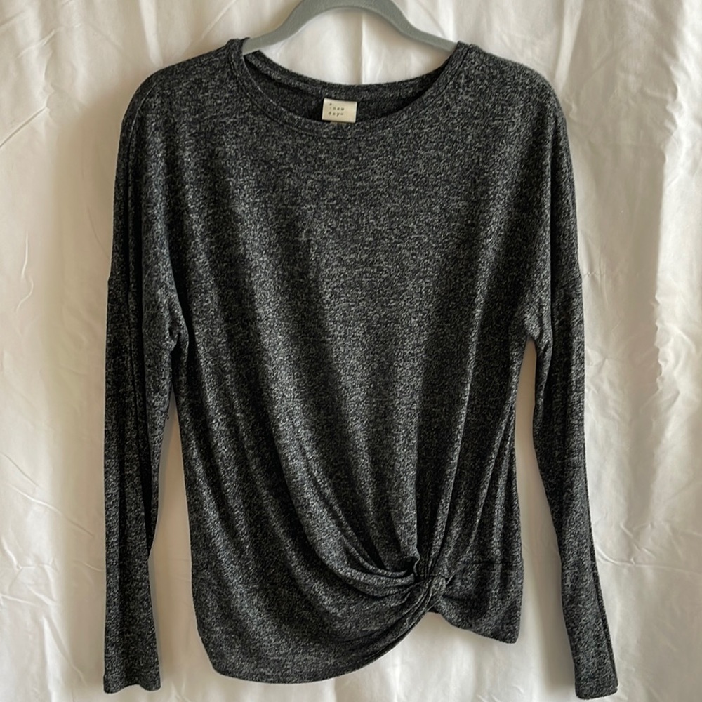 LONG SLEEVE TOP WITH TIE DETAIL